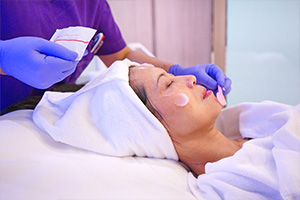 skin treatments, anti-aging skin clinic, skin clinic in bangkok, skin rejuvenation treatment, facial brightening,